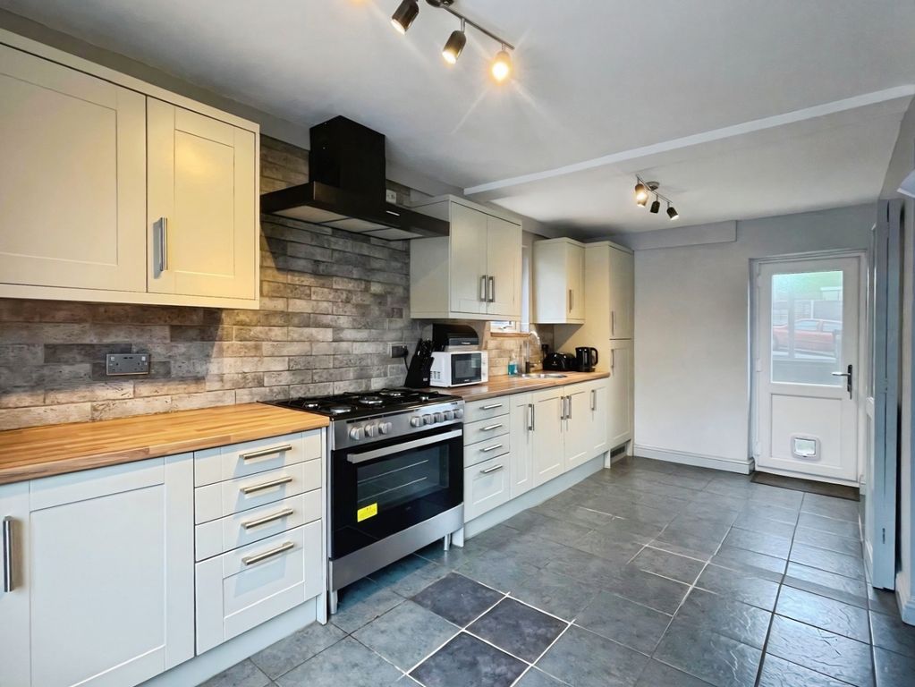 Property photo 3 of 22 Breakfast Kitchen