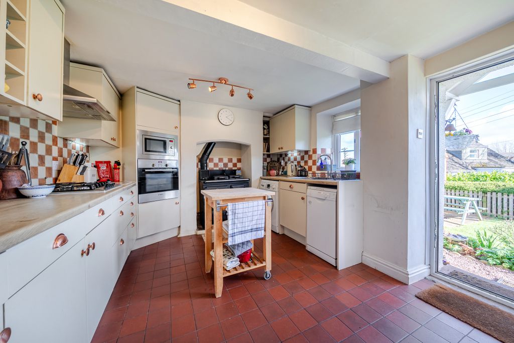 Property photo 3 of 24 Kitchen / Breakfast Room