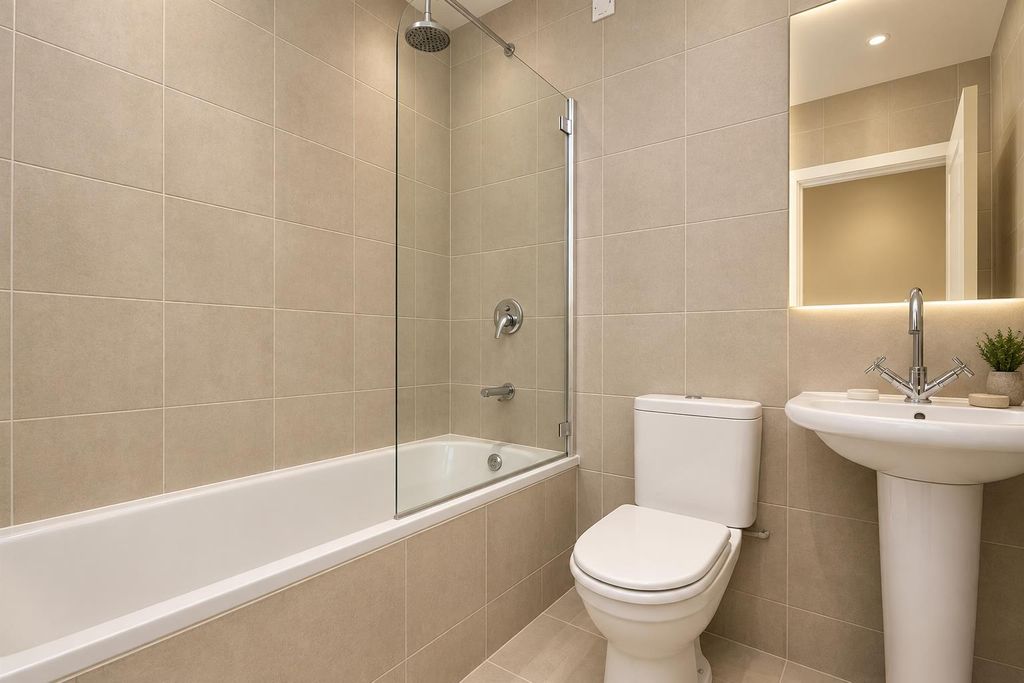 Property photo 3 of 7 Bathroom