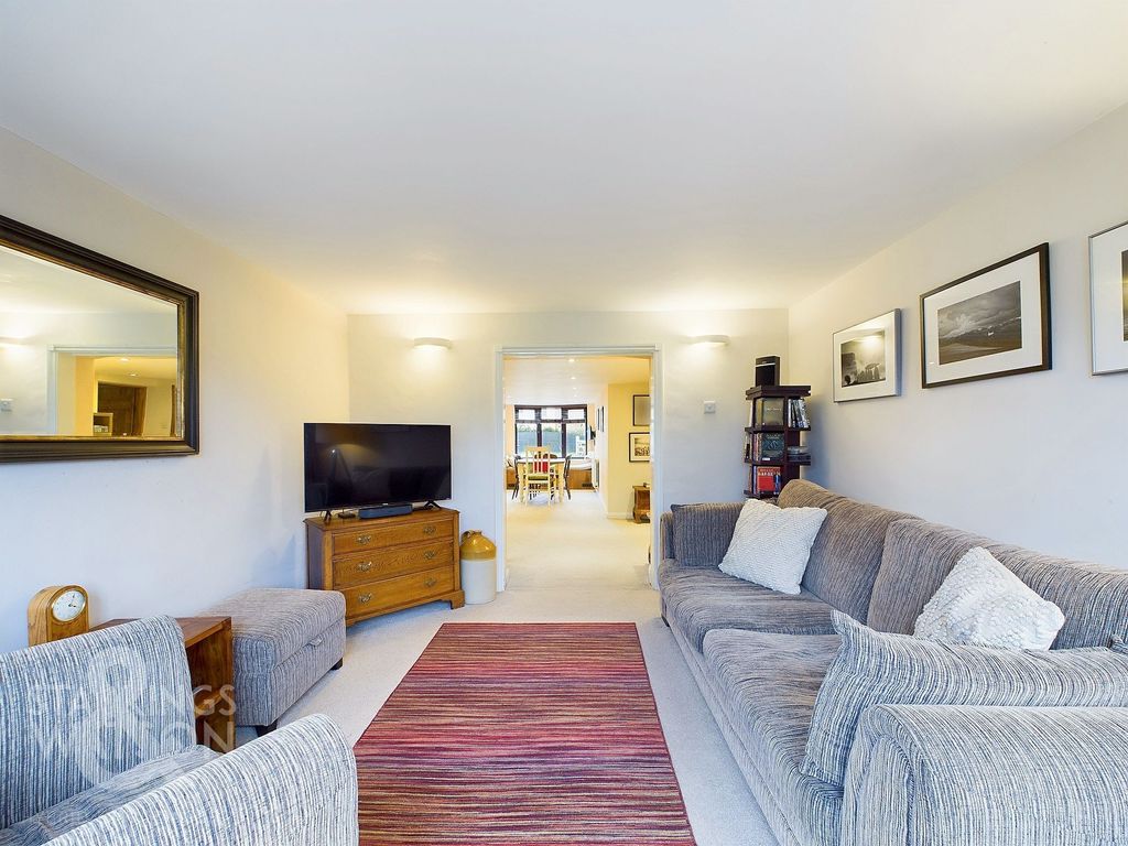 Property photo 2 of 34