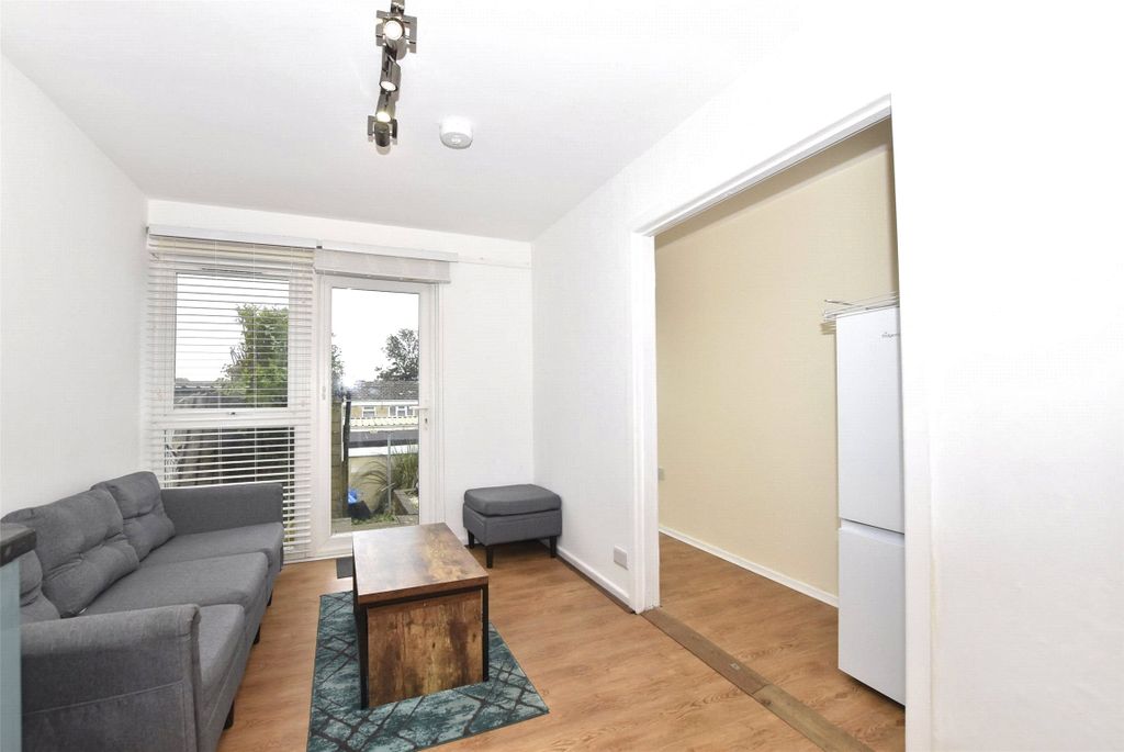 Property photo 3 of 15 Living Space