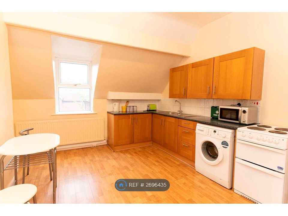 Property photo 3 of 10 Kitchen