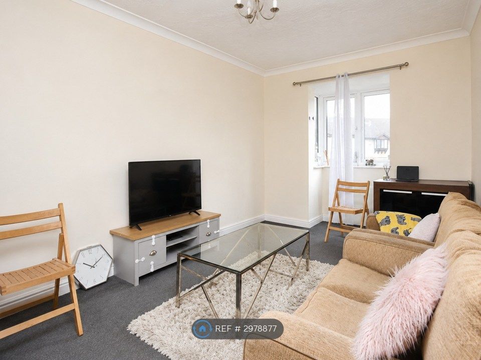 Property photo 2 of 6 Living Room
