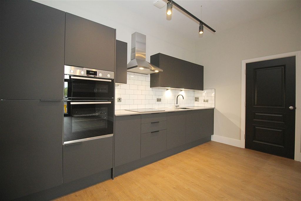 Property photo 3 of 33 Kitchen