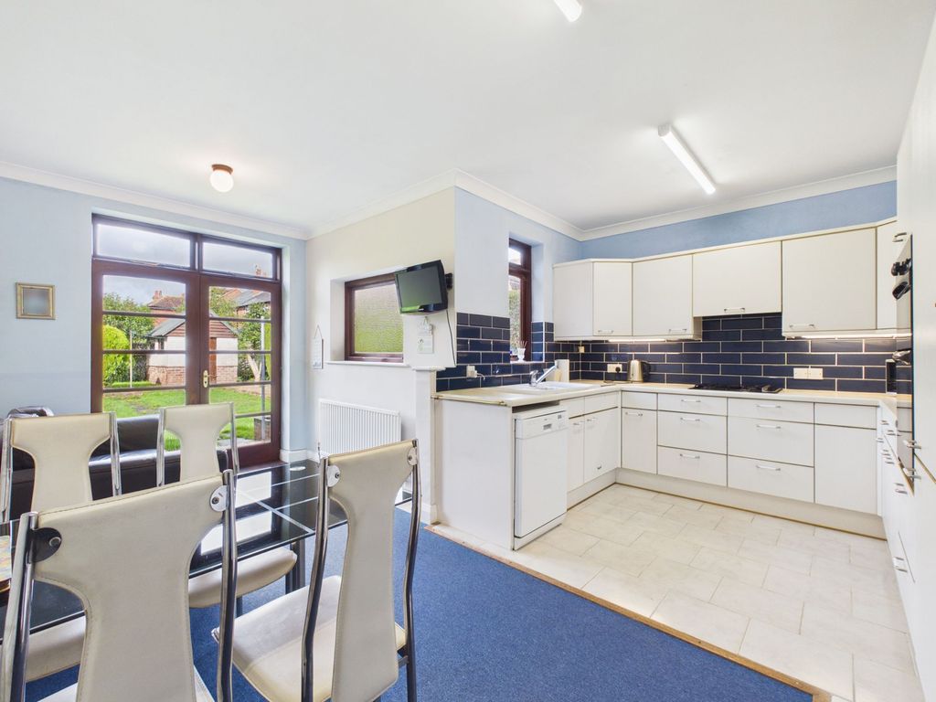 Property photo 3 of 23 Dining Kitchen