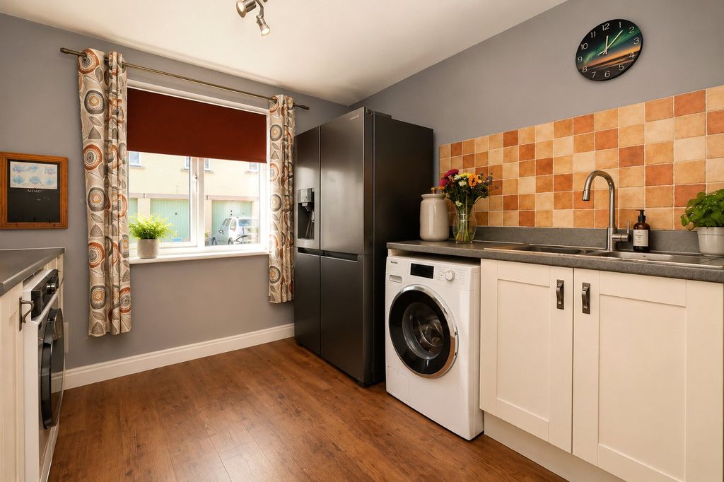Property photo 3 of 16 Picture No. 28