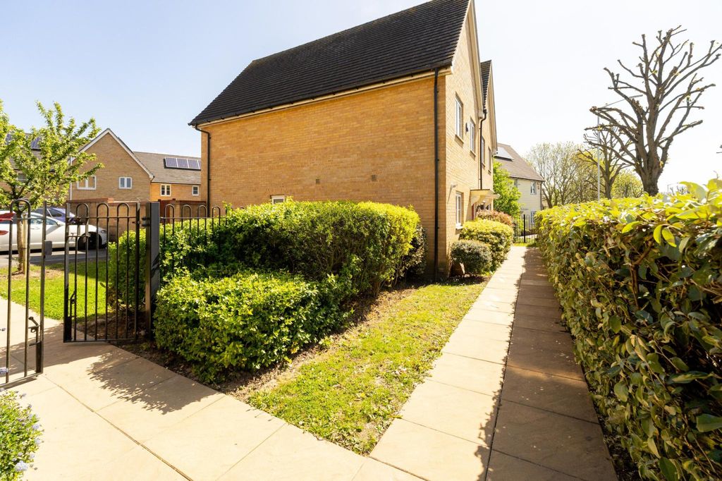 Property photo 2 of 16 Side Aspect