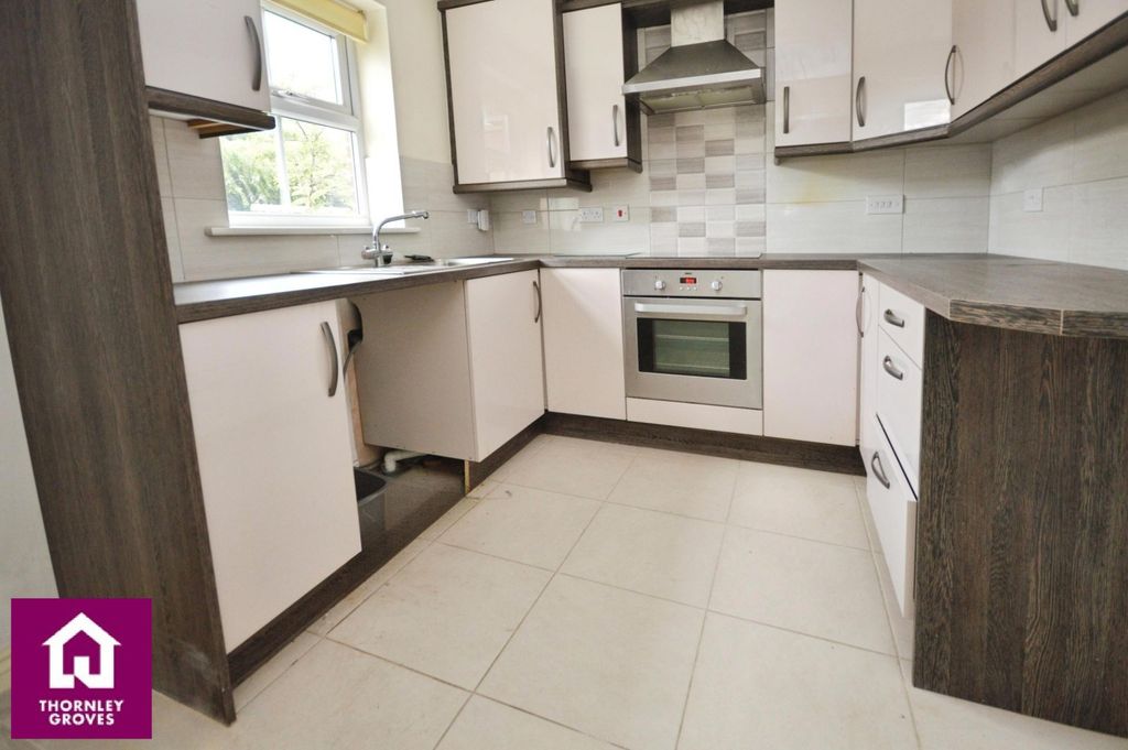 Property photo 3 of 15 Kitchen