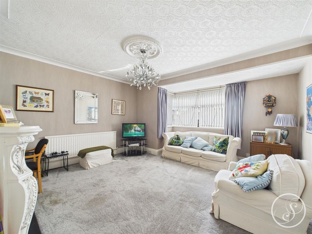 Property photo 2 of 15 Lounge