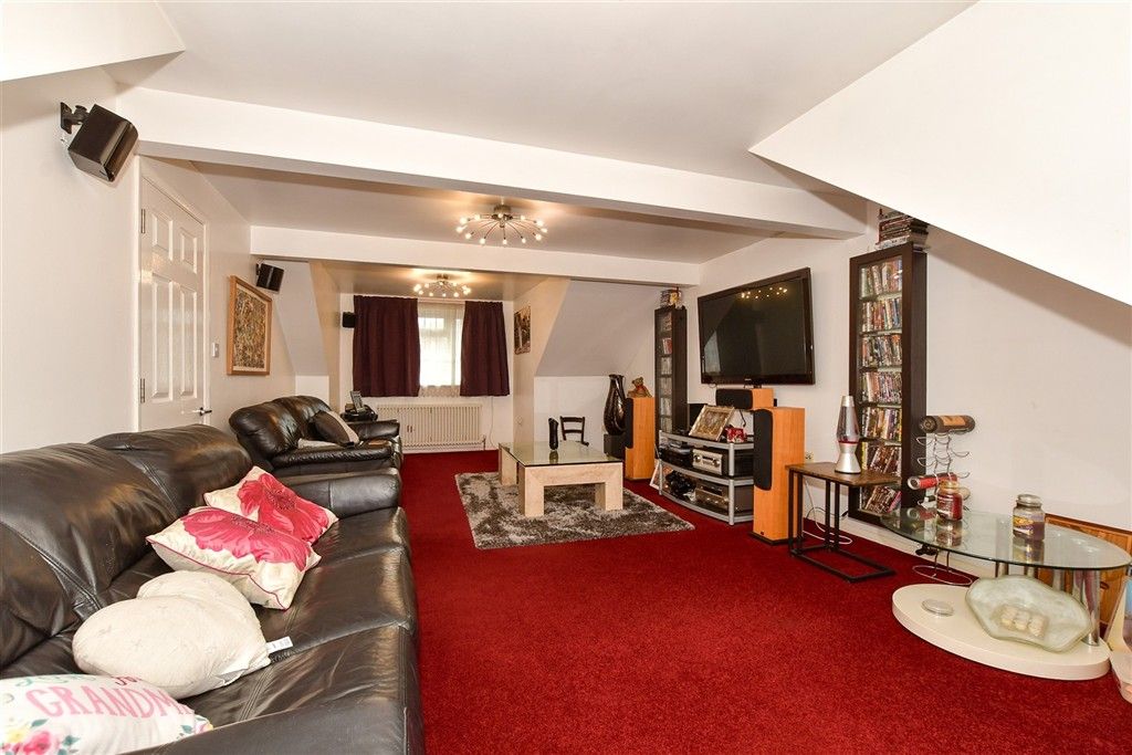 Property photo 2 of 17 Lounge