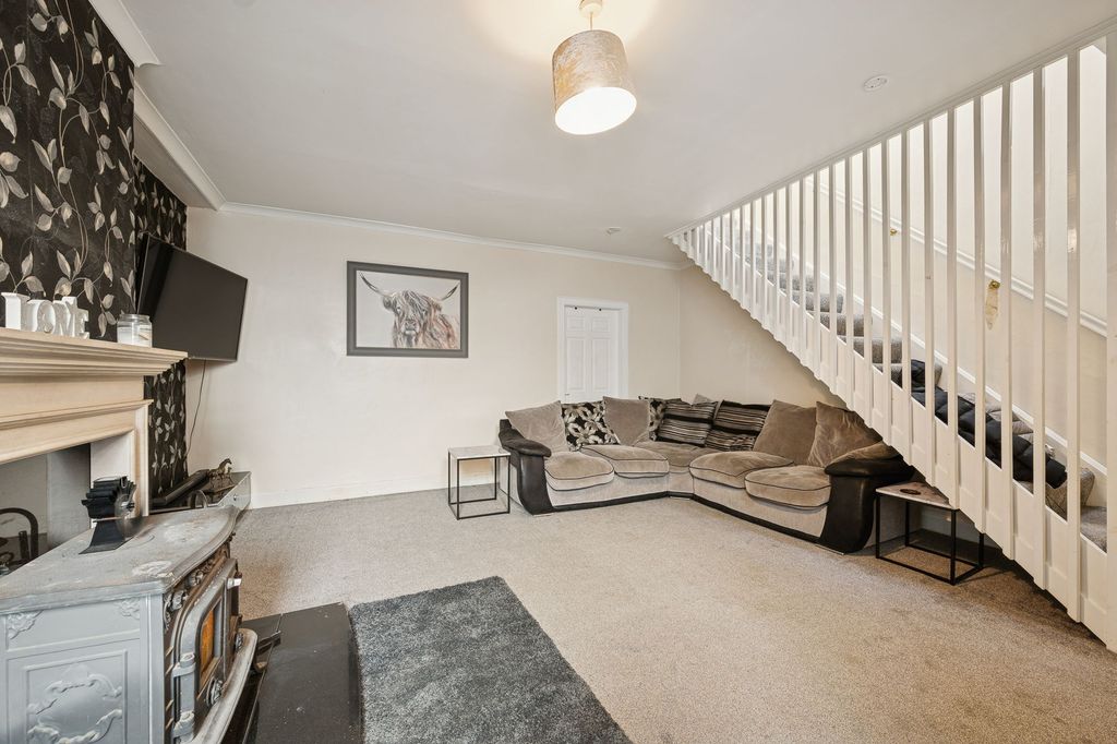 Property photo 3 of 25 Lounge