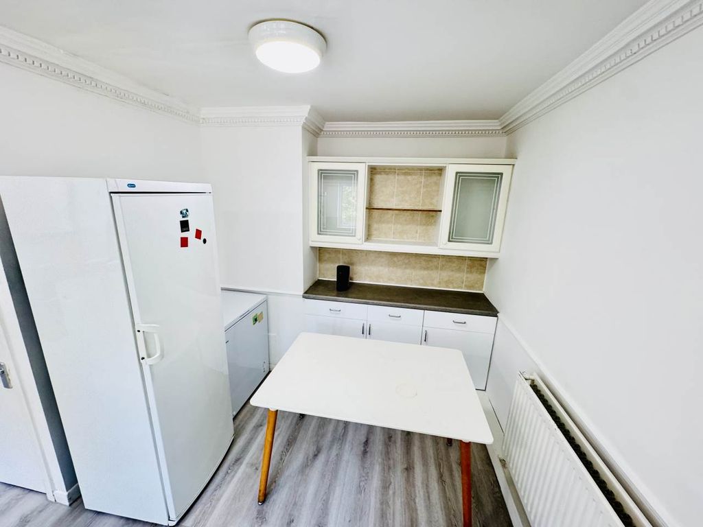 Property photo 3 of 9 Dining Area