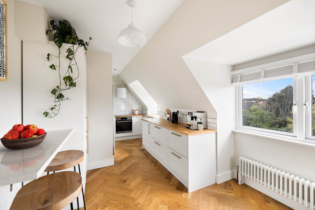 Additional image 5 of 2 bed flat for saleGodwyn Road, Folkestone CT20