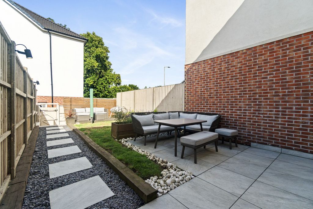 Property photo 3 of 17