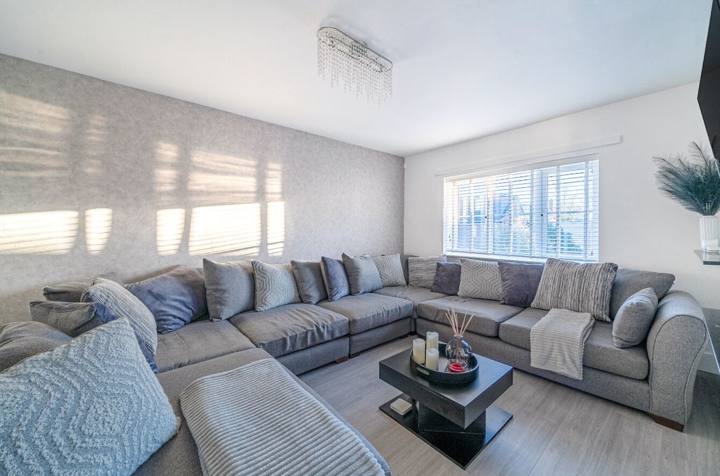 Property photo 3 of 16 1392895-2-695B90c...