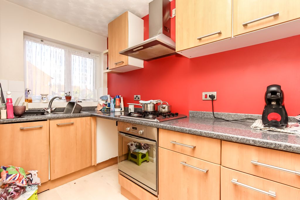 Property photo 3 of 9 Kitchen