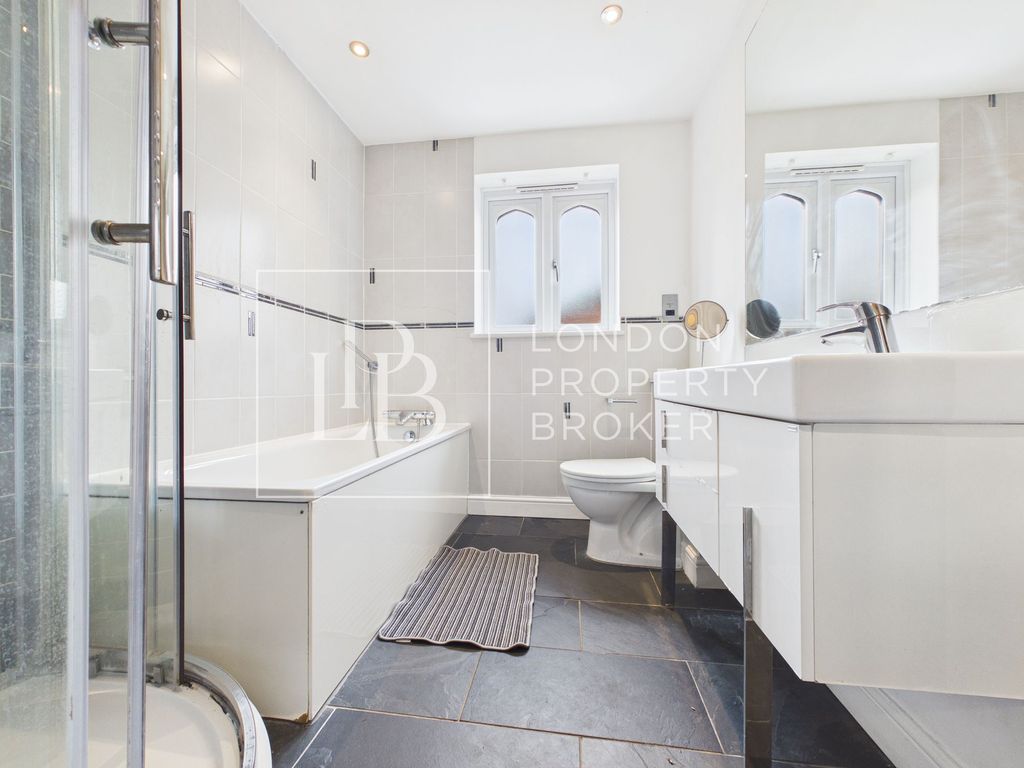 Property photo 2 of 24