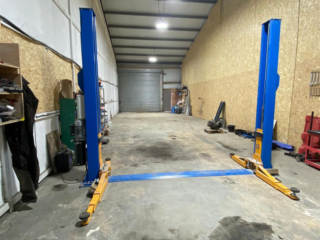 Property photo 1 of 2
