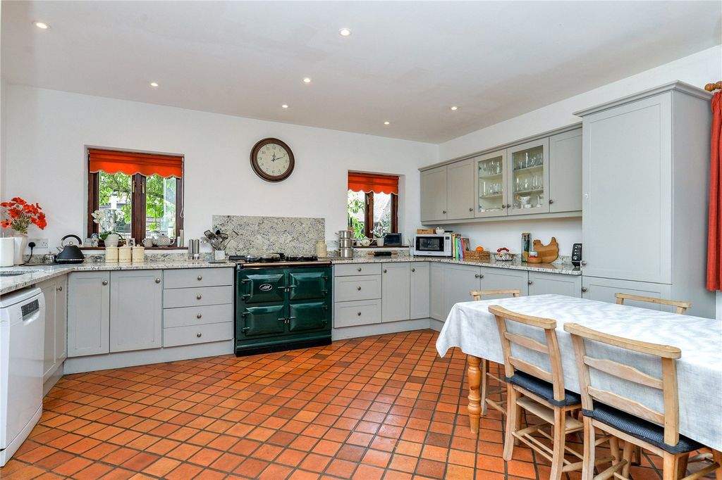 Property photo 2 of 27 Picture No. 33