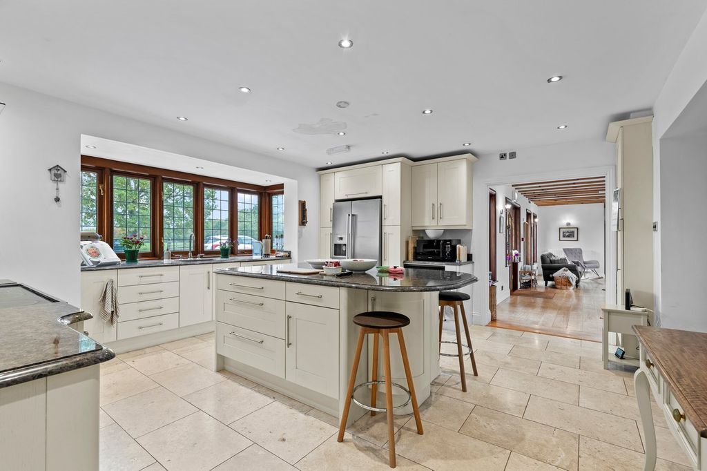 Property photo 3 of 46