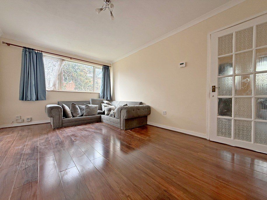 Property photo 2 of 7 Lounge