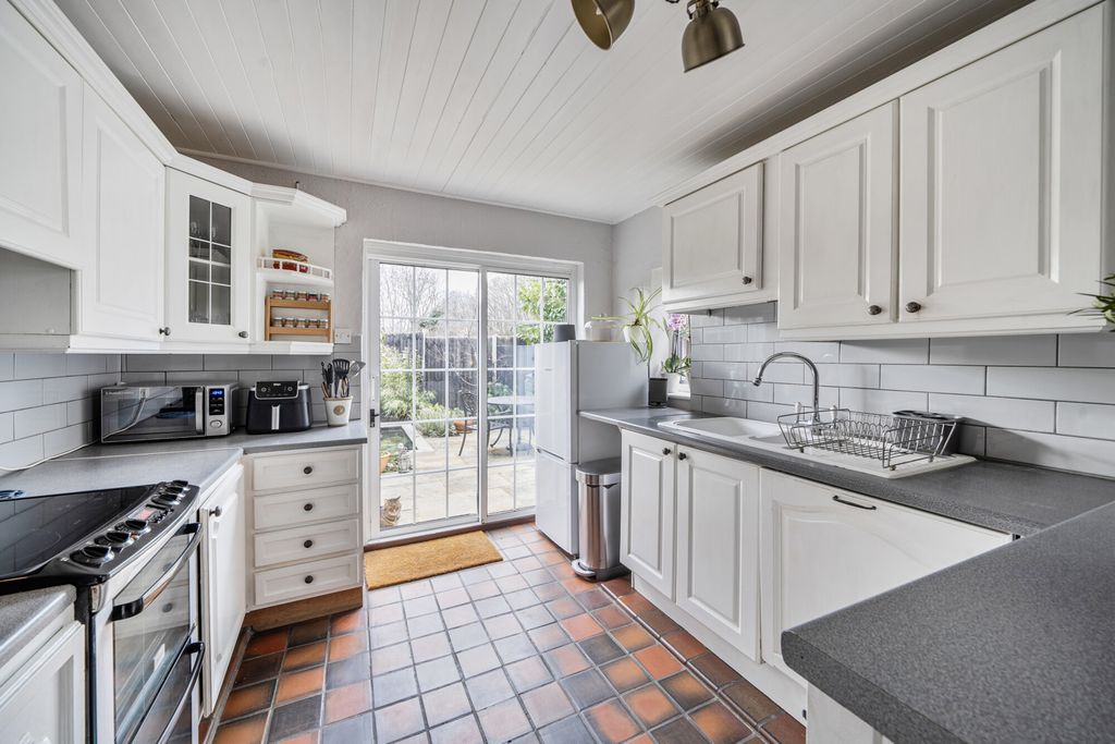 Property photo 2 of 20 Kitchen