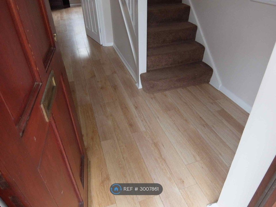 Property photo 2 of 7 Corridor