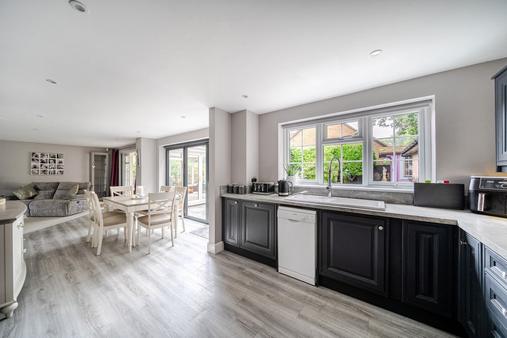Property photo 3 of 24 1353467-15-68c1B0...