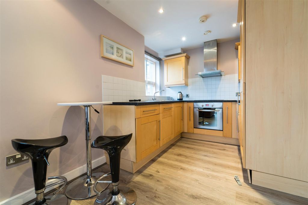 Property photo 3 of 10 Dining Area