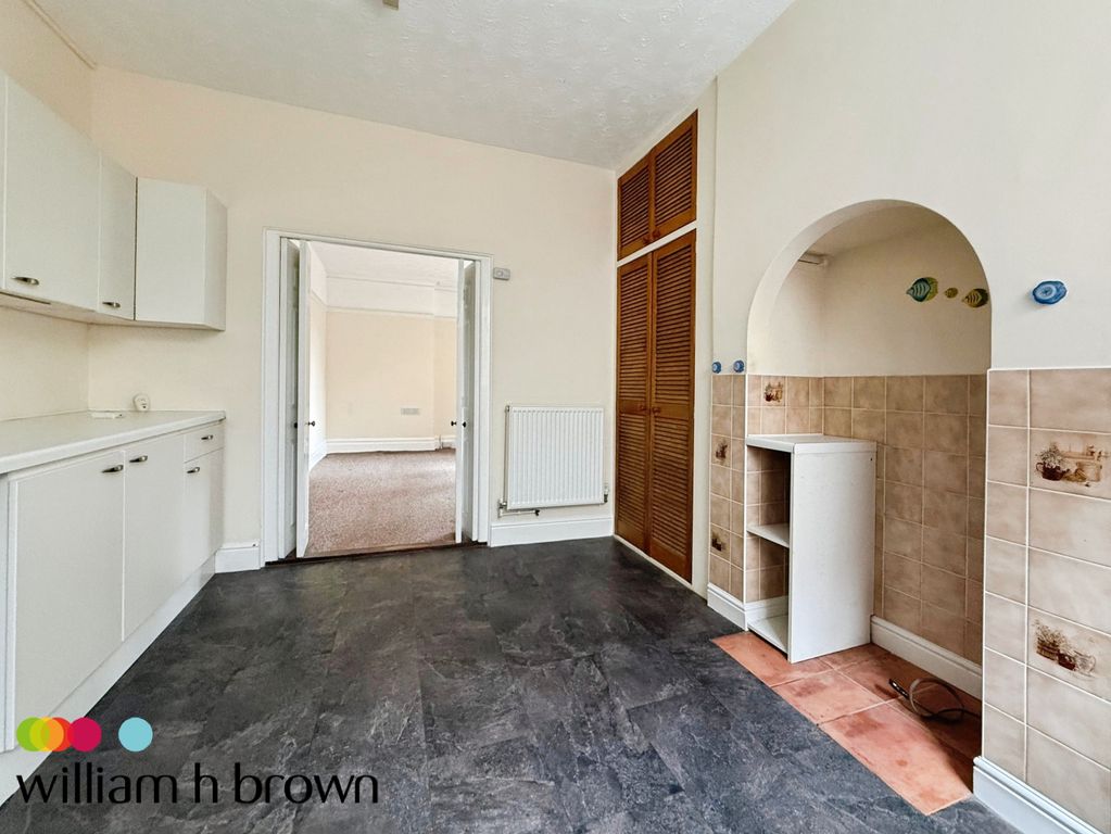 Property photo 2 of 9 Kitchen