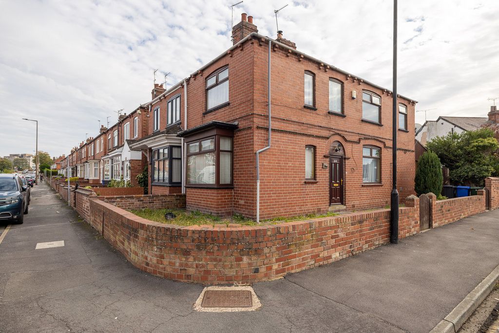 Property photo 2 of 20