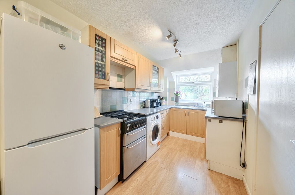 Property photo 3 of 9 Kitchen