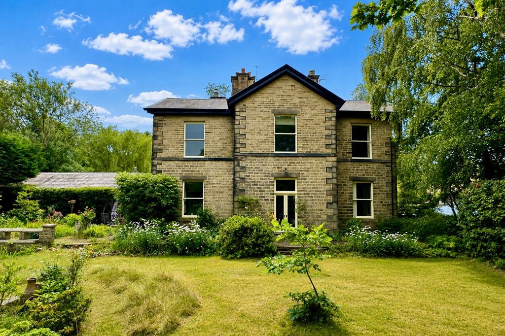 Property photo 1 of 50