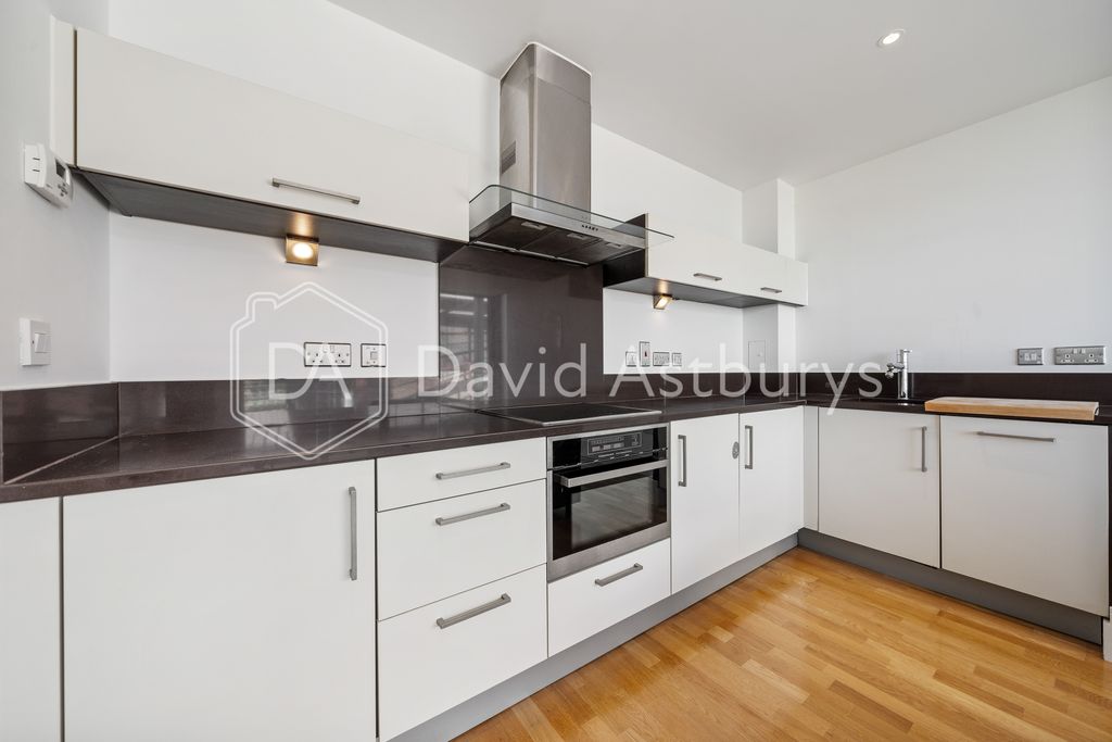 Property photo 3 of 12 Flat 244, Southstand Apartments N5 1Fb-3