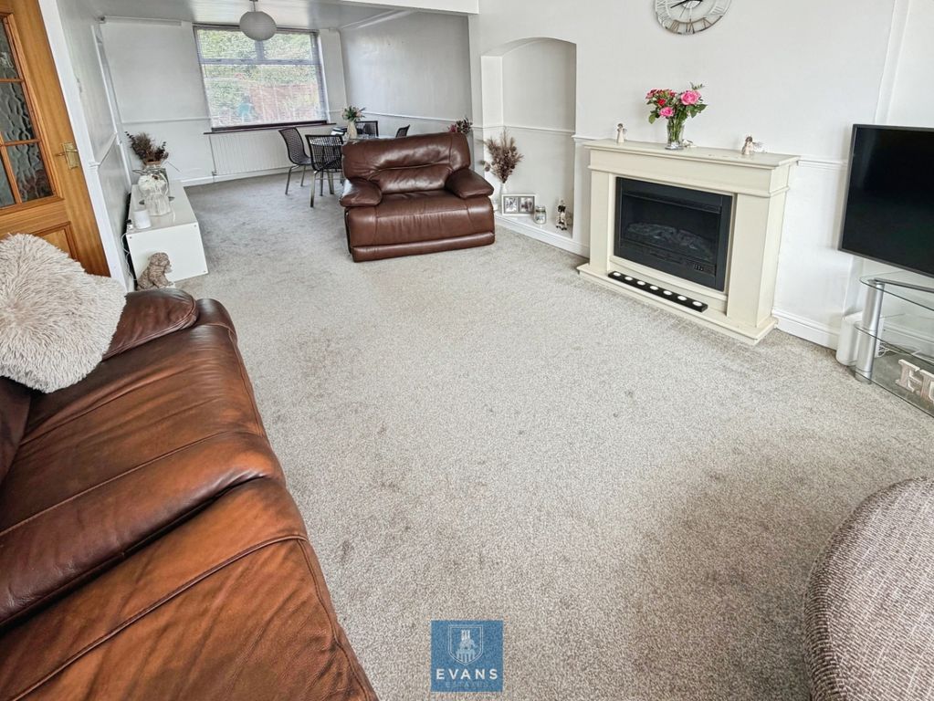Property photo 2 of 19 Lounge