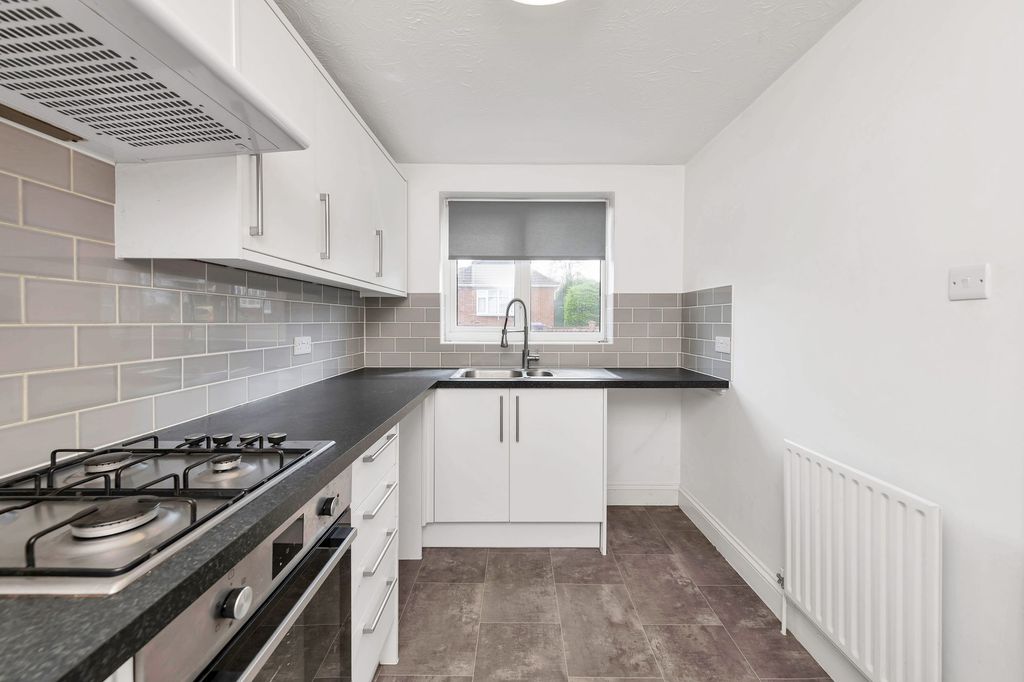 Property photo 3 of 28