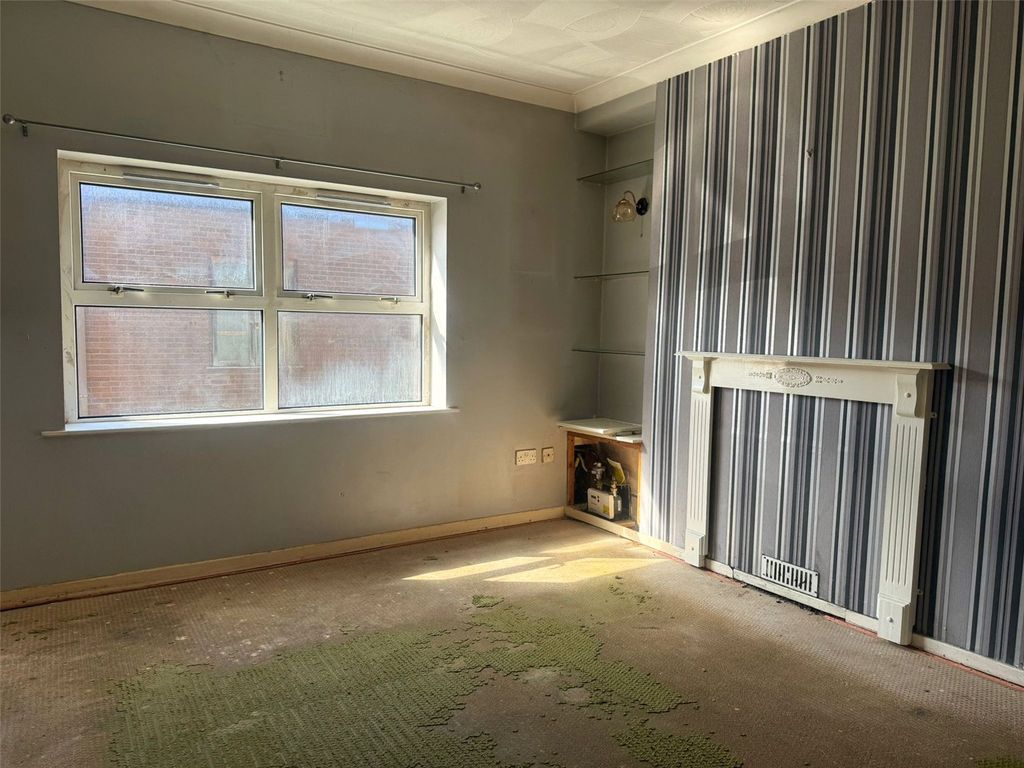 Property photo 2 of 18 Lounge