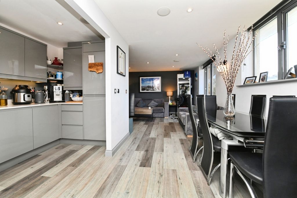 Property photo 3 of 16 Open Plan