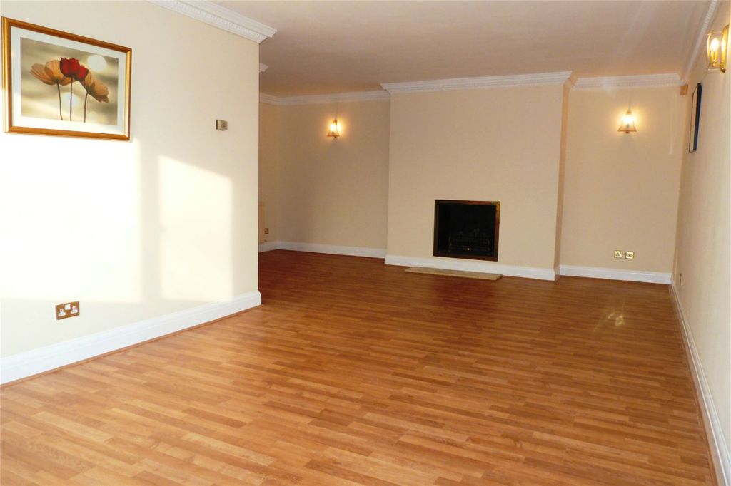 Property photo 2 of 6 Photograph 2