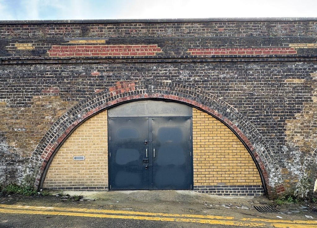 Property photo 1 of 3 The Front Of An Arch.