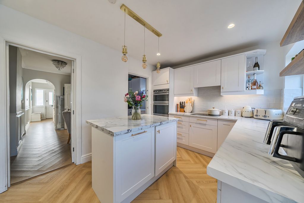 Property photo 2 of 24 1404607-14-697A0c...