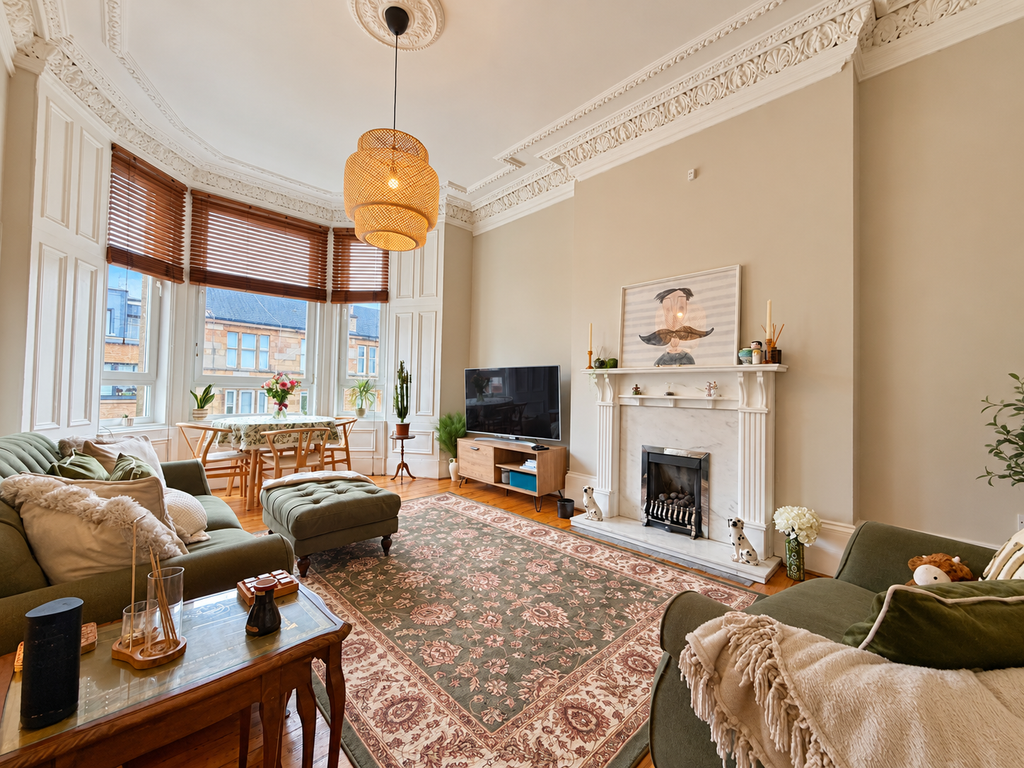 Property photo 3 of 11 Lounge