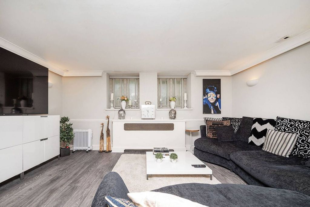 Property photo 3 of 20