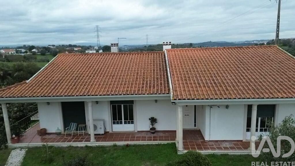 Property photo 2 of 40