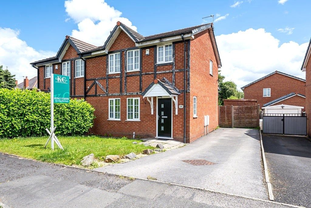 Property photo 1 of 19 1A Sandringham Road