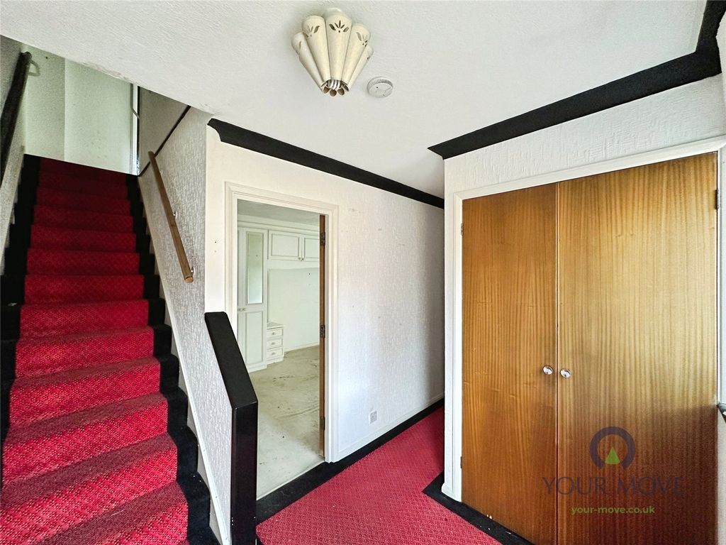 Property photo 3 of 9 Hallway