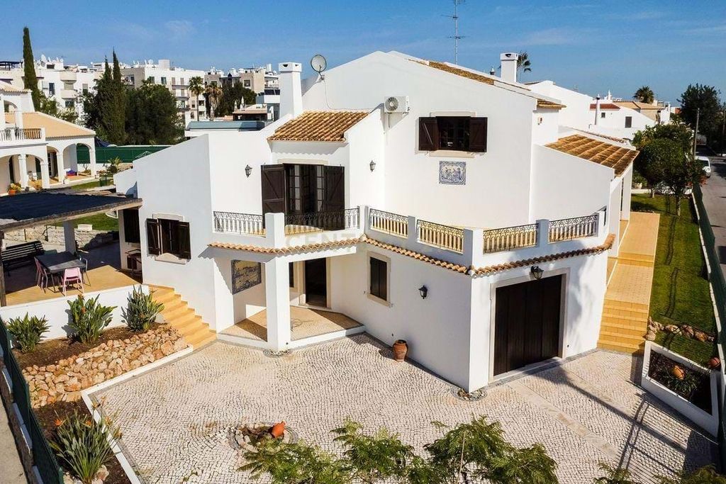 Property photo 2 of 43