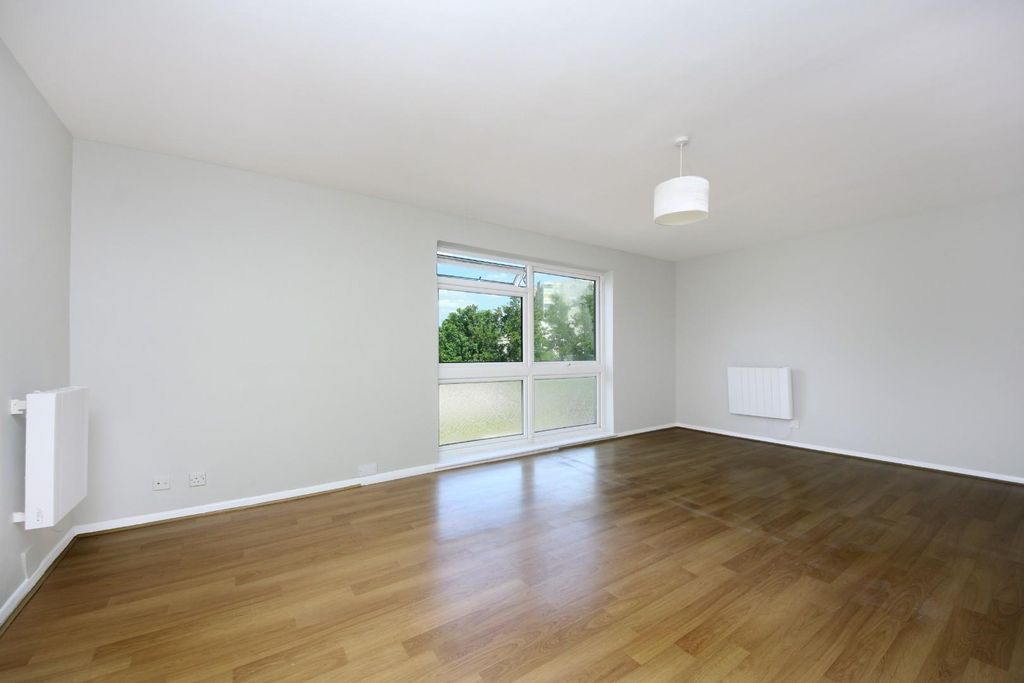 Property photo 3 of 9 Embassy Court  (7).Jpg