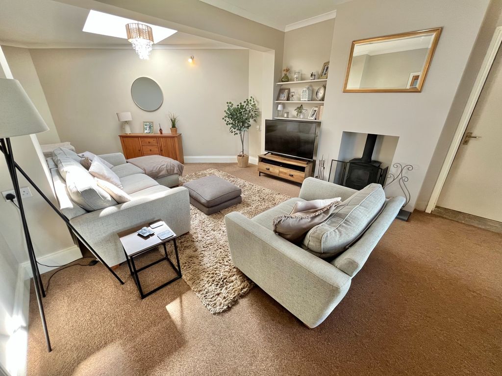Property photo 2 of 27