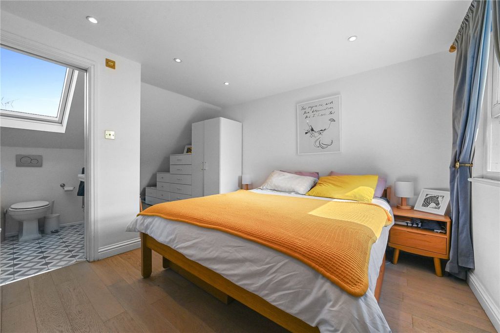 Property photo 3 of 29 Bedroom